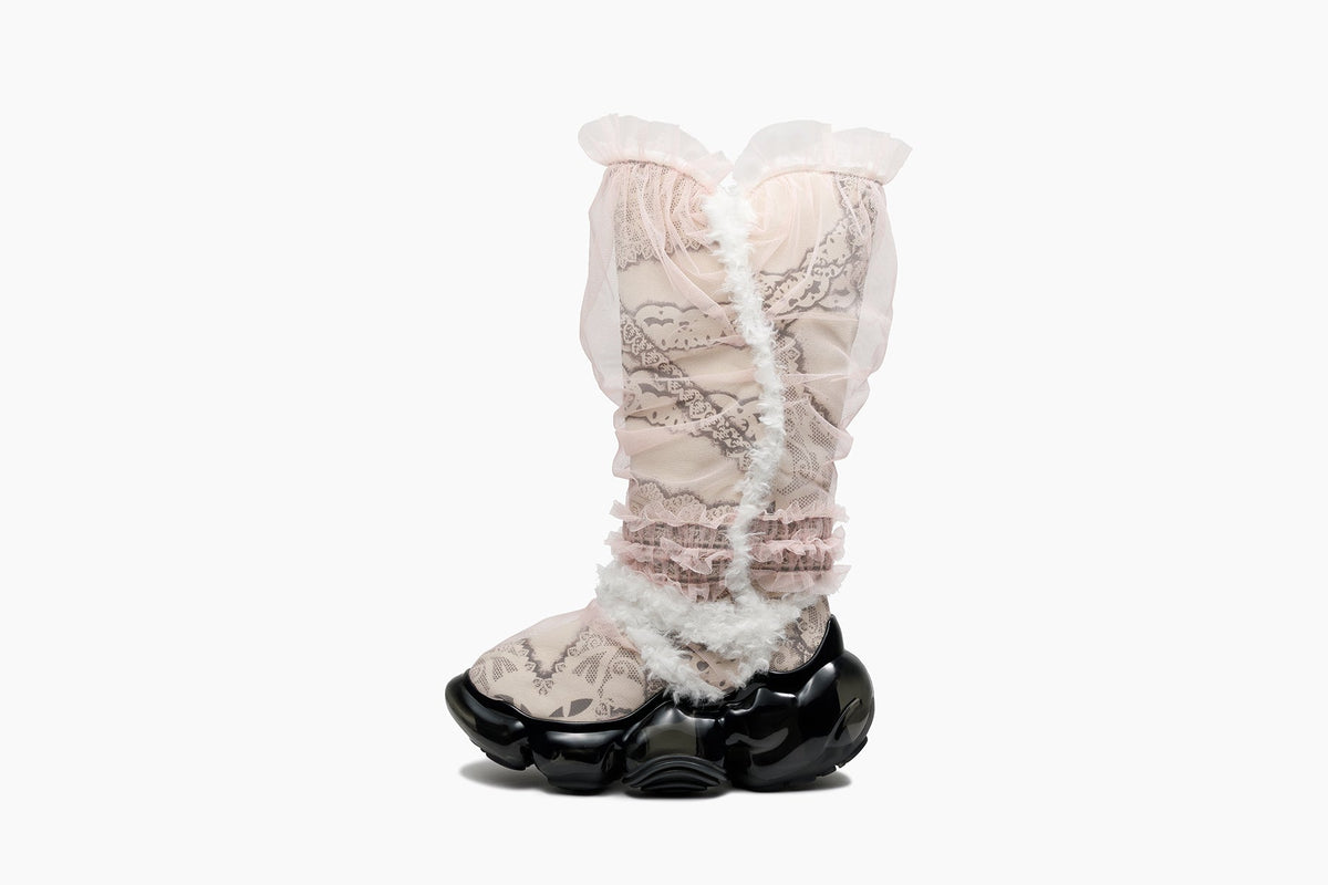 YUEQI QIとのコラボレーションシューズを発売
